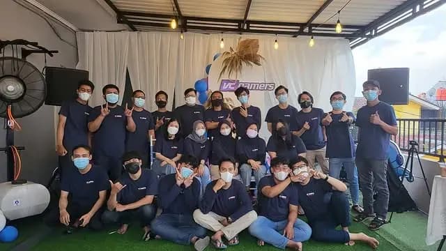 InsyaAllah ketika dua tangan ini tidak mampu meraih lebih, maka gandengan tangan kita bisa saling menguatkan dan berlaku lebih.