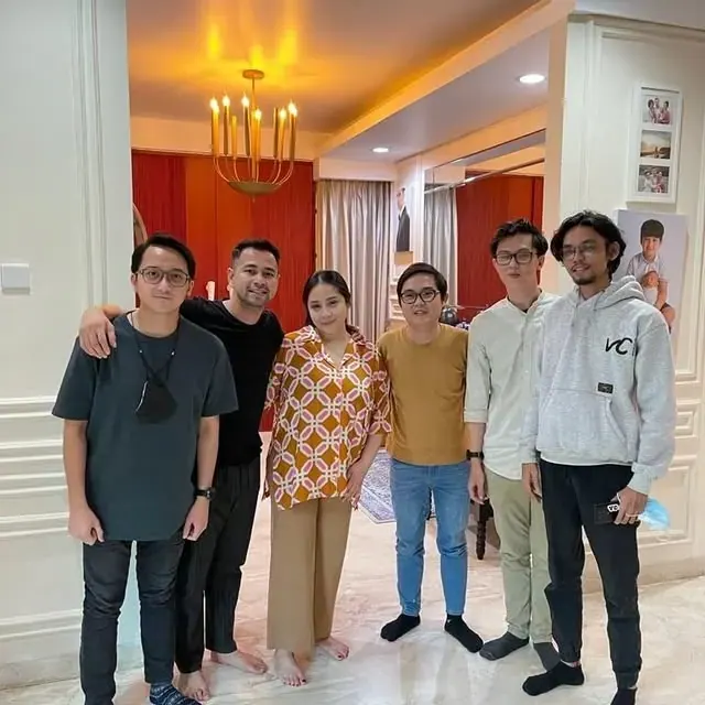 Dalam setiap dinamika, waktu dan keadaan hingga titik yang kita percaya sedekat kening dan mata