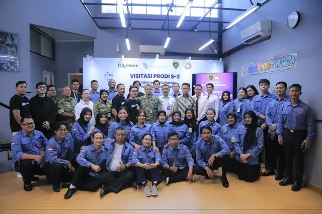Sebuah kehormatan besar bisa menyambut delegasi civitas dari Unhan di kantor kami